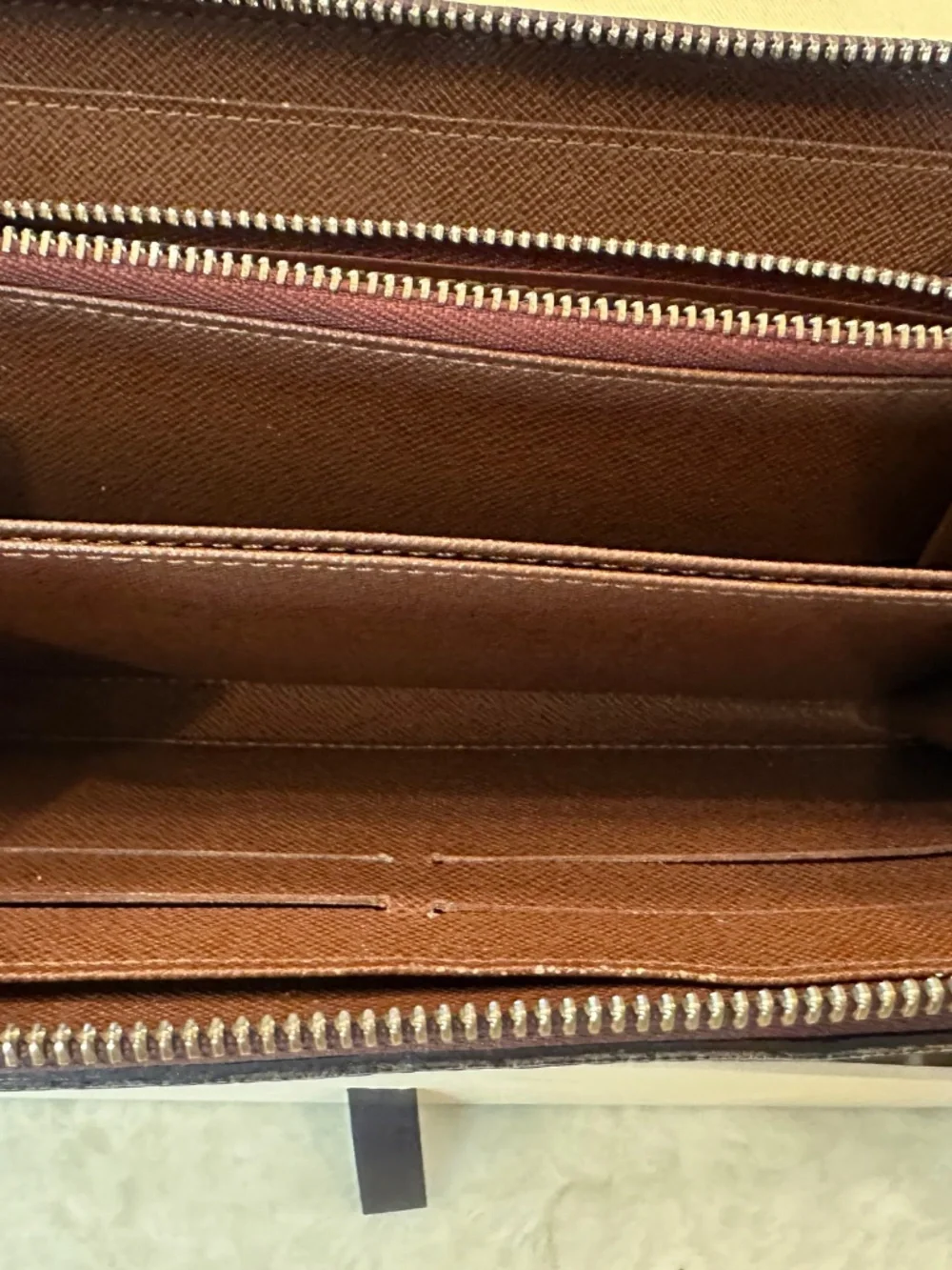Louis Vuitton long 